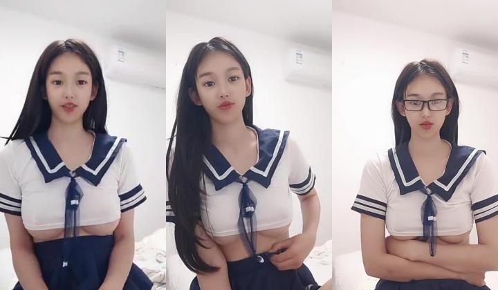 【小丸子】发育极好的学生妹 前凸后翘 奶子又白又大真馋人 黑丝长腿翘臀 粉嫩骚逼一线天 让人欲火焚身