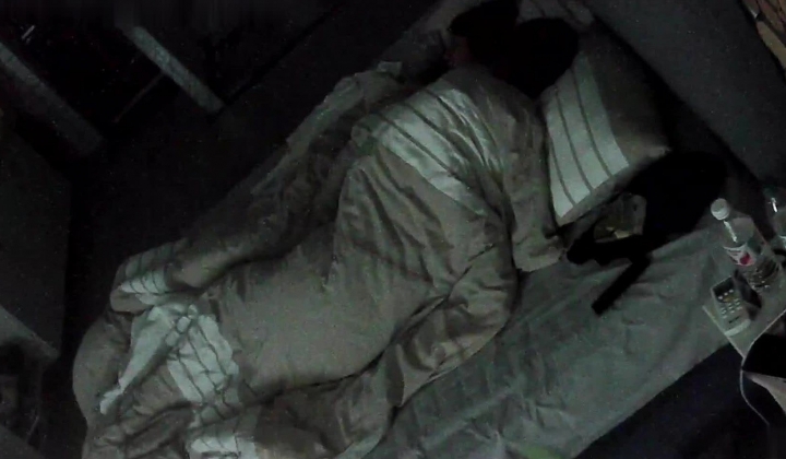 酒店偷拍样子可爱的颜值美女和健身猛男开房被干了两次