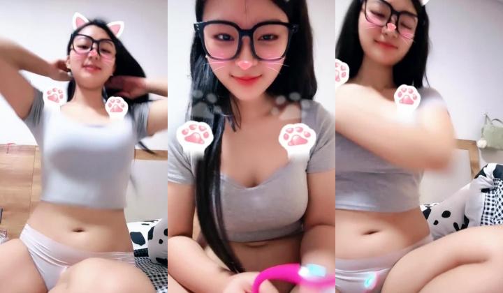 正宗学生妹【06小少女】满脸胶原蛋白好嫩 微胖少女 主动掰穴看内壁 大鸡巴跳蛋自慰 流白浆