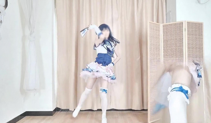 极品反差美少女【埋导演】最新作品，COSER水团上裸舞自慰足交3P口交！