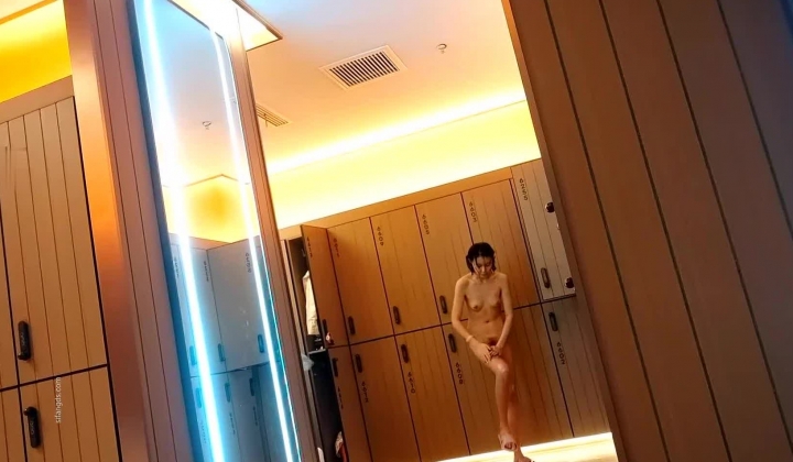 国内【某高端会所】更衣室偷拍 高质量美女络绎不绝