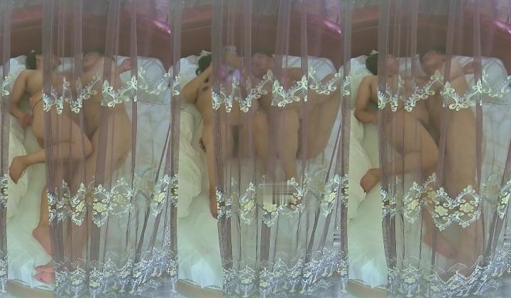 春宵阁 两人开始还玩点情趣朦胧 拉上纱帘 摸摸搞搞想操逼了就嫌纱帘碍事了 拉开才好摆架势发挥
