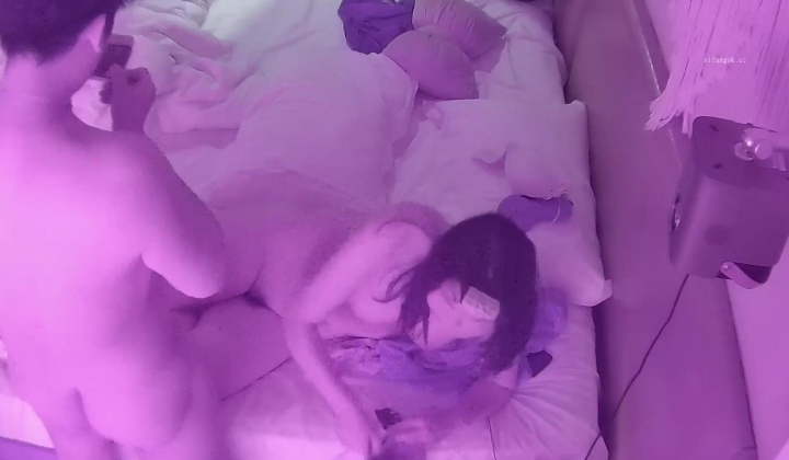 酒店偷拍百褶裙眼镜骚货与性瘾男睡到半夜都要起来操一炮接着睡