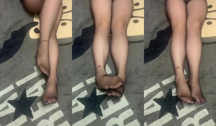 快手极品熟女【记录生活】好身材大长腿,足交圣体,大尺度掰逼诱惑,喜欢对着妈妈逼打飞机的狂喜