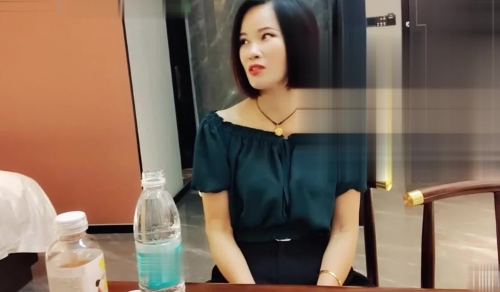 91大神，湖南长沙少妇【绿帽夫妻生baby】完美露脸，大奶子女店长，聊到动情处操了她，操爽了！