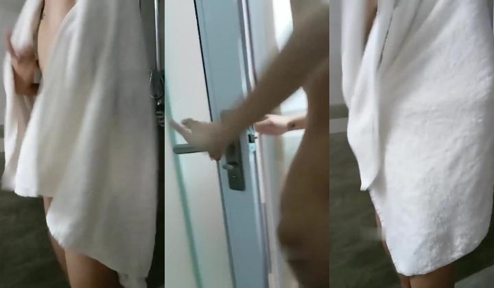 多人群P【曲奇不胖】2男战4女,口活干炮一条龙,小太妹的无毛逼就是骚,必须狠狠的插入