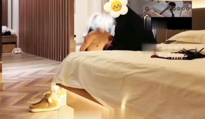 推特西安夫妻主，追求及时行乐的生活「Kiy夫妻」户外调教淫妻，滴蜡捆绑踩头后入，白天车上口交，剧