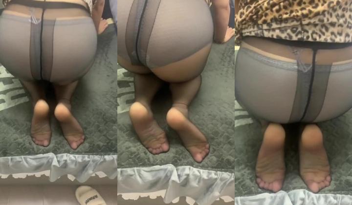 快手极品熟女【记录生活】好身材大长腿,足交圣体,大尺度掰逼诱惑,喜欢对着妈妈逼打飞机的狂喜