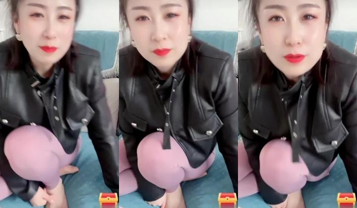 快手极品熟女【记录生活】好身材大长腿,足交圣体,大尺度掰逼诱惑,喜欢对着妈妈逼打飞机的狂喜