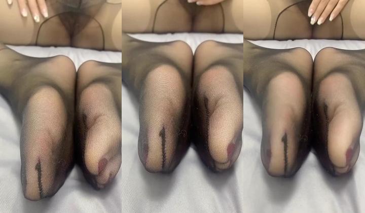 快手极品熟女【记录生活】好身材大长腿,足交圣体,大尺度掰逼诱惑,喜欢对着妈妈逼打飞机的狂喜