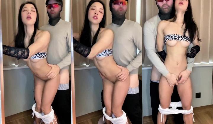顶级网红御姐『Tinaislove』下海沦为财阀母狗 各种角度露脸展示 情趣制服各种姿势3p猛干