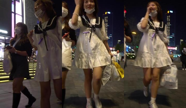 抄底【YZWCD】和同伴逛街的白裙小姐姐！白色窄内夹成丁