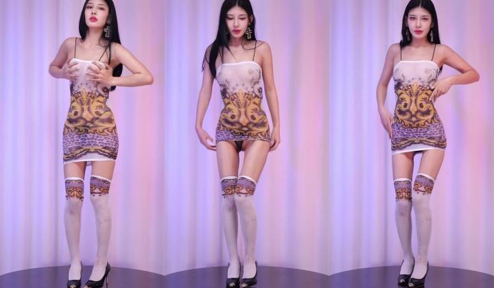 【红玫瑰舞团】异域风情骚气小美女『KK』双视角透视裸舞 各种性感内衣激情顶逼秀