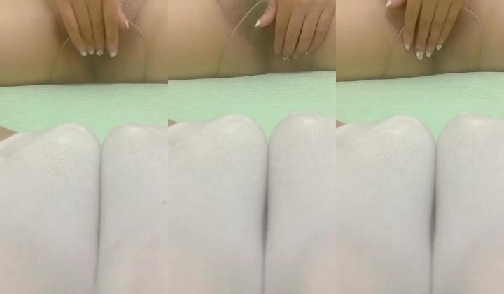 快手极品熟女【记录生活】好身材大长腿,足交圣体,大尺度掰逼诱惑,喜欢对着妈妈逼打飞机的狂喜