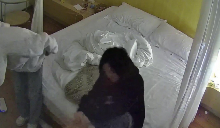 酒店偷拍极品清纯美女和男友酒店腻歪日常早晚各一炮