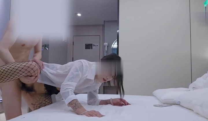 杏吧小马5-今天约了个符文妹妹，长的非常耐看，又白又嫩，非常配合，就是最后妹子发觉了四处检查，然