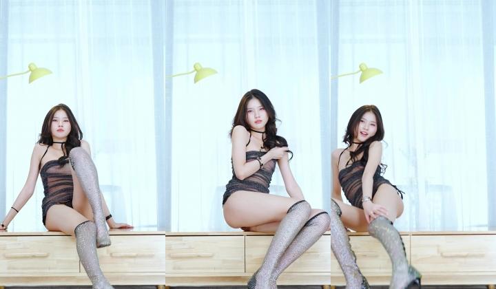 艺舞吧，清甜美模【小萌】，动感丝滑露点骚舞