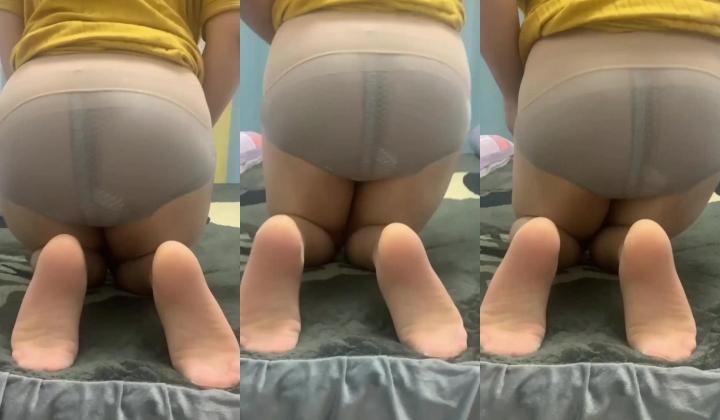 快手极品熟女【记录生活】好身材大长腿,足交圣体,大尺度掰逼诱惑,喜欢对着妈妈逼打飞机的狂喜