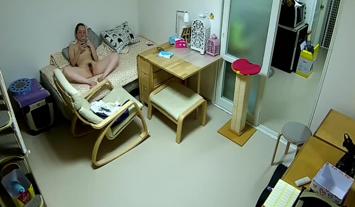 韩国家庭监控流出，自慰，脱衣，性爱肏逼，宠物狗只能在一旁看主人操逼！
