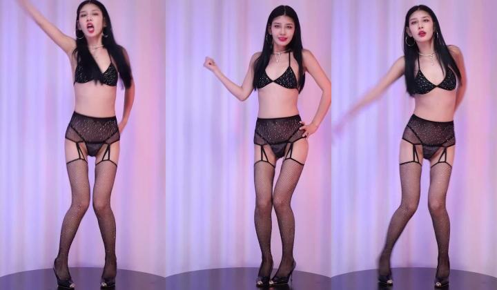 【红玫瑰舞团】异域风情骚气小美女『KK』双视角透视裸舞 各种性感内衣激情顶逼秀