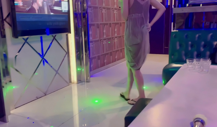 推特原创夫妻露出界大神【小可爱】旅拍高原美景 大胆露出及啪啪视频图集！妹子身材也很不错