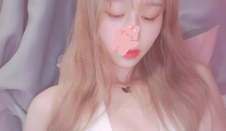 露脸才是王道 青春无敌顶级身材网红脸极品粉屄美女【月夜兔】私拍