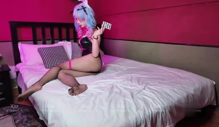 非常妖媚的CD男娘COS小鑫，妖气十足，眼神能杀死人！叫床很御姐，各种COS造型拍完照就和摄影师