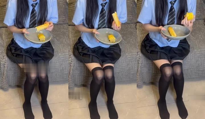 重口警告！把堂妹调教成为吃精液和尿液母狗！妹妹的精液食物吃播「Jojo九九」JK高中妹你的白月光