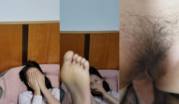 去新疆旅游的情侣 女孩看着又飒又甜 回到房间全露脸被压着腿正面猛干 真实反差爆表