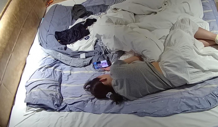 酒店偷拍连续入住几天的大学情侣身材不错的马尾女和男友三天的性爱生活