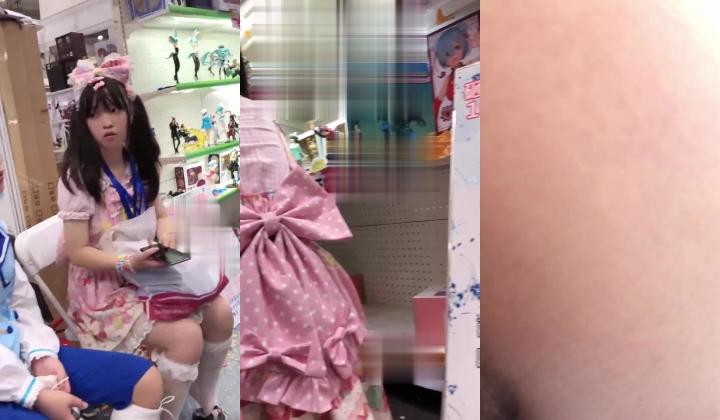 【精品无内真空抄底】美女们真空透明内裤情趣丝袜露鲍逛街