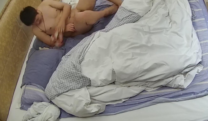 酒店偷拍连续入住几天的大学情侣身材不错的马尾女和男友三天的性爱生活