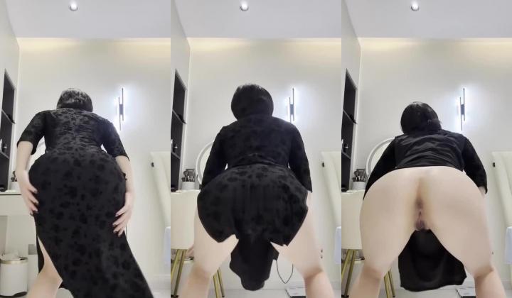 抖音福利！22万粉撸铁明星教练美少妇【彤宝】私密自拍，裸舞瑜伽裤道具自X反差感拉满