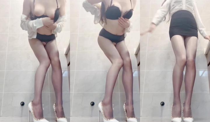 抖音长腿御姐【y.y桃 小桃老师】丝袜制服自慰裸秀 ️开腿掰穴