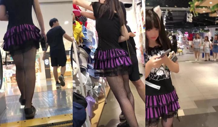 【精品无内真空抄底】美女们真空透明内裤情趣丝袜露鲍逛街