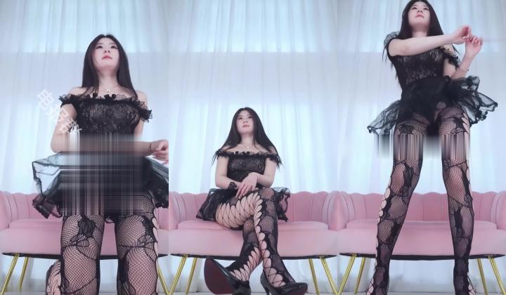 King8高气质美模【怜芋，全新绝版露三点情趣裸舞
