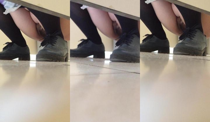 厕拍鼻祖精品原创大神【车夫】大学校园篇，直接勇闯女厕现场实拍多角度，找机会再拍个露脸