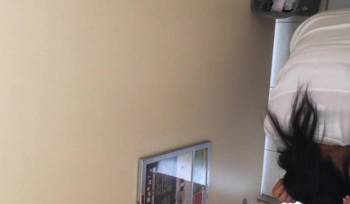 厕拍鼻祖精品原创大神【车夫】大学校园篇，直接勇闯女厕现场实拍多角度，找机会再拍个露脸