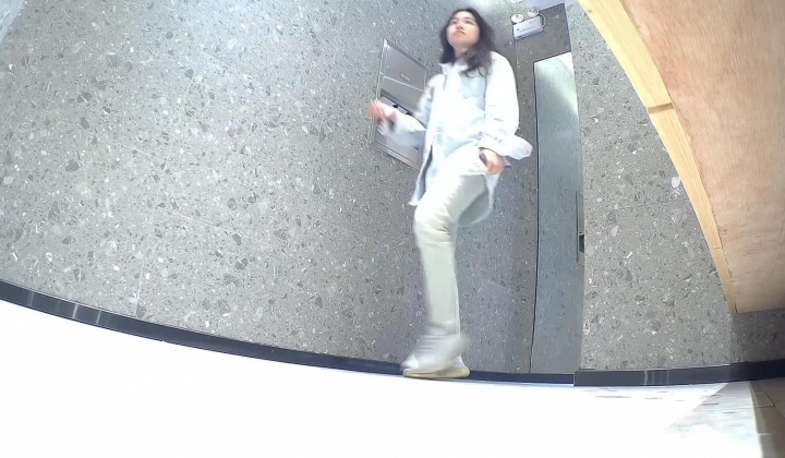 精品则拍，商场固定双机位高清愉拍数位美女小姐姐方便，气质连衣裙美眉月经期的极品逼太顶了