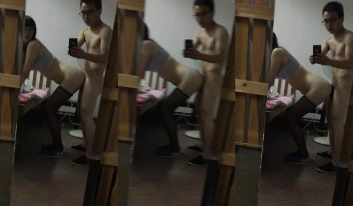 东南大学丝袜眼镜反差学妹与男友甜蜜私拍