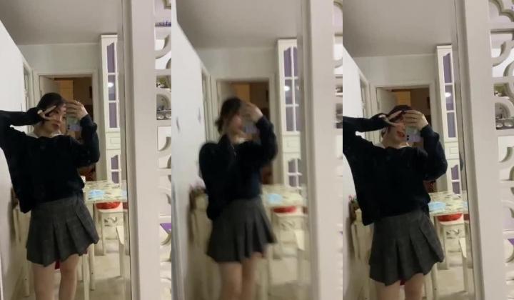 【云盘不慎泄密】香港02年白嫩美少女陈嘉琪被男友的大粗屌草极品无毛白虎嫩逼 外表清纯原来内心淫荡