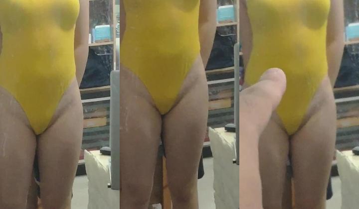 【云盘不慎泄密】香港02年白嫩美少女陈嘉琪被男友的大粗屌草极品无毛白虎嫩逼 外表清纯原来内心淫荡无比 原版高清
