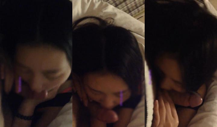 百度云流出有点像姐弟恋的漂亮美女与猥琐男友啪啪啪自拍屌吃的真温柔还有点不好意思了