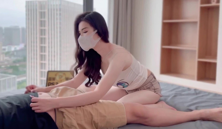 香蕉视频 大奶美女 我的肚肚吃饱饱下面没有吃饱 身材丰满皮肤白皙 超粉白虎鲍鱼 在饭店就摸奶吃鸡