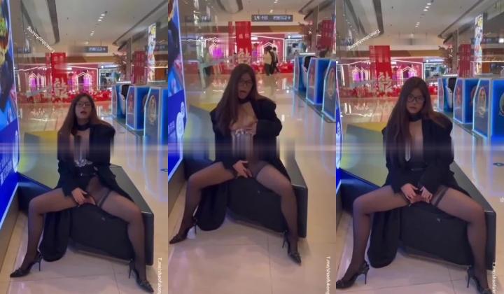 露脸大奶反差母狗【oOooo】用精液灌满黑丝兔女郎 所有的精液 我全都要 射我B里，后入顶得最深