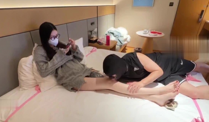 ️足控福利【大玩家的足欲】约拍高质量素人玩弄嫩足 舔脚 接吻合集（有舔脚微重口）