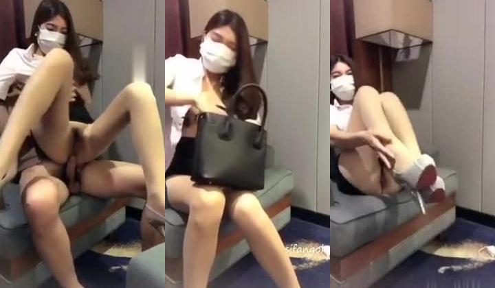 快手泄密！高颜值御姐【叶子姐姐】极骚露脸福利，裸舞自慰，各种场地户外啪啪