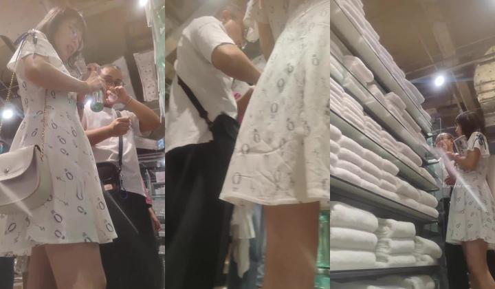 【精品无内真空抄底】美女们真空透明内裤情趣丝袜露鲍逛街