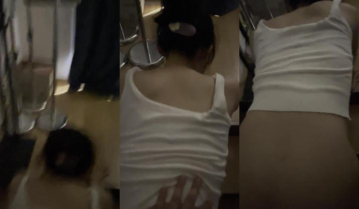 河南极品身材女大学生校园附近卫衣被掀到腰上双手抓着栏杆翘着圆臀被从后面狠狠顶刺激直接拉满