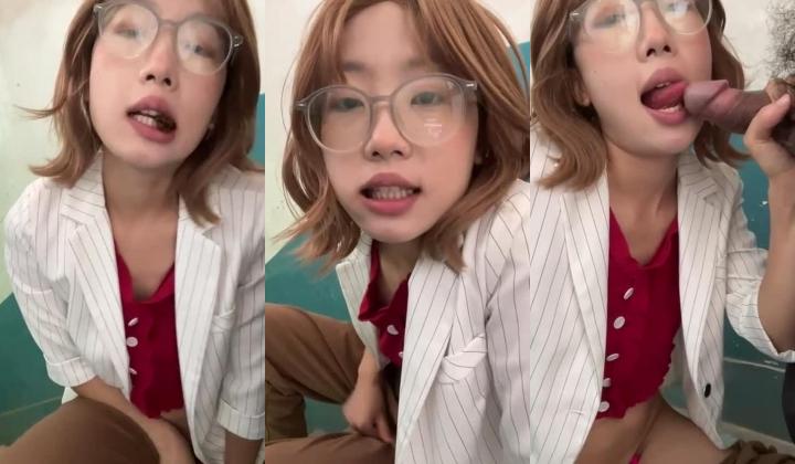 yuer_your_校花眼镜女男厕露出吃鸡被跳蛋震的口吐白沫_穿破洞齐逼牛仔短裤躲在厕所里露出自